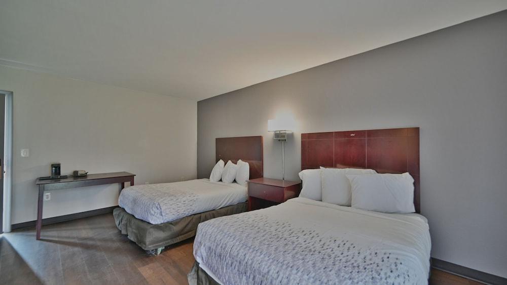 Maplehurst Motel photo 7