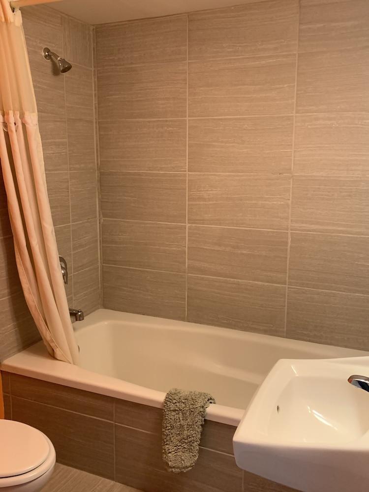 SnowMansion Taos Adventure Lodge photo 13