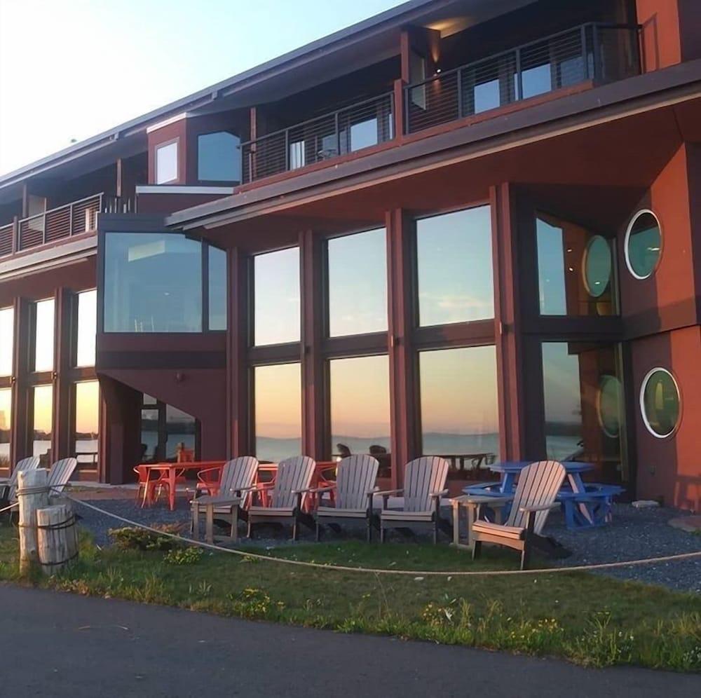 Blue Wave Inn photo 25