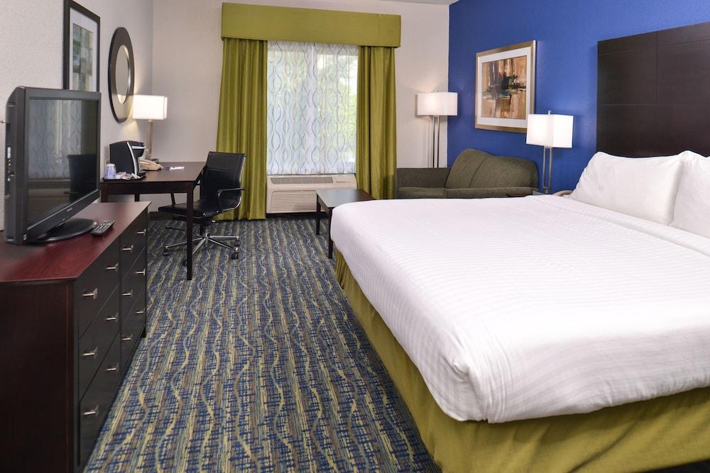 Holiday Inn Express Hotel & Suites San Antonio by IHG photo 45