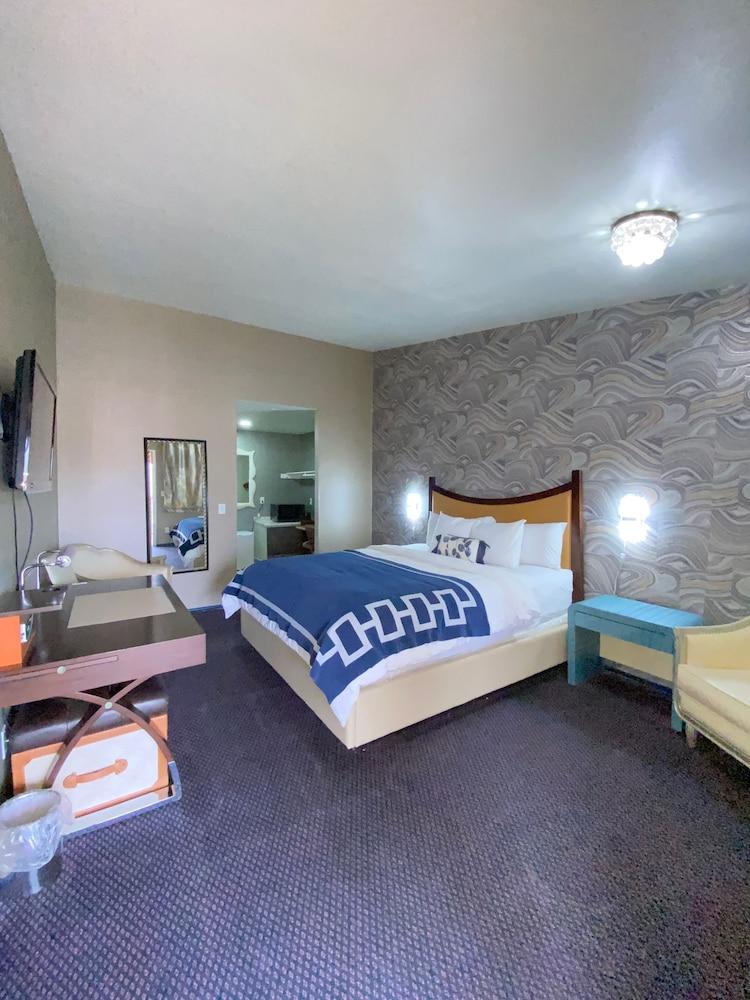 Crown Motel photo 2