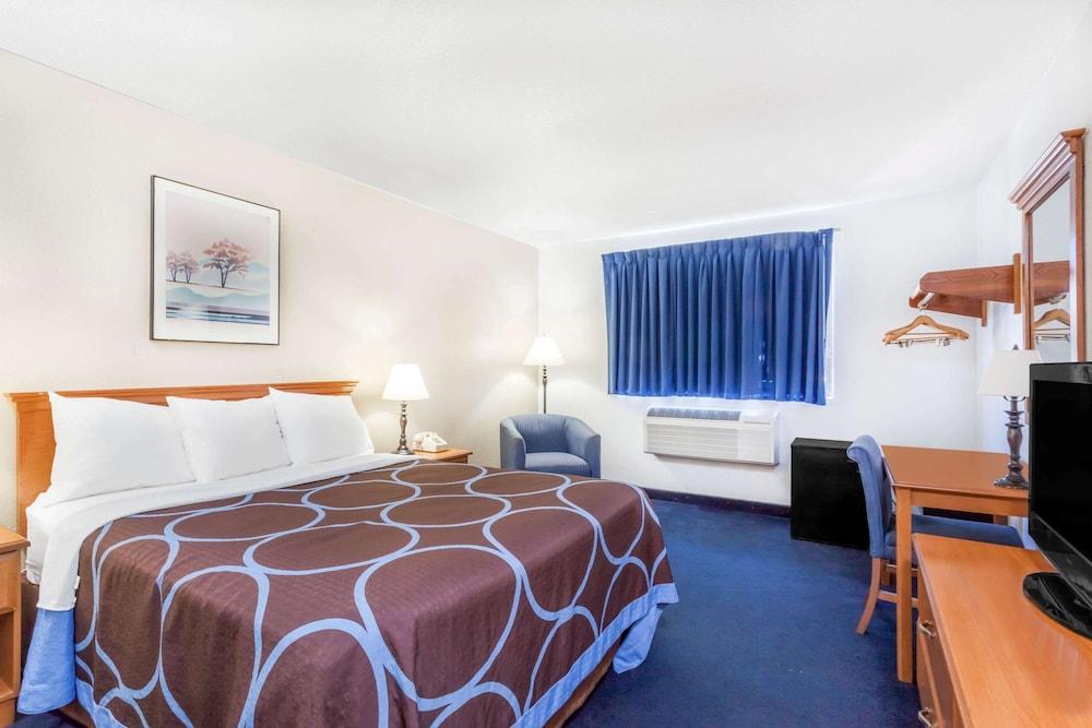 Super 8 by Wyndham Montgomery Maybrook photo 12