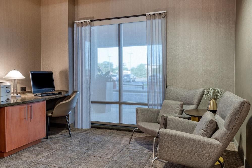 SpringHill Suites by Marriott Terre Haute photo 24