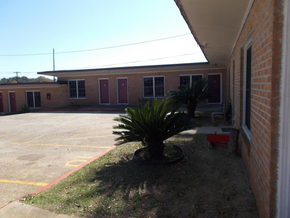 Hillside Motel photo 44