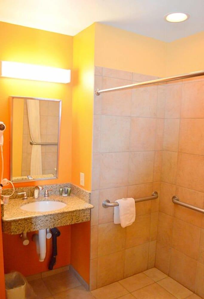Microtel Inn and Suites by Wyndham Rawlins photo 5