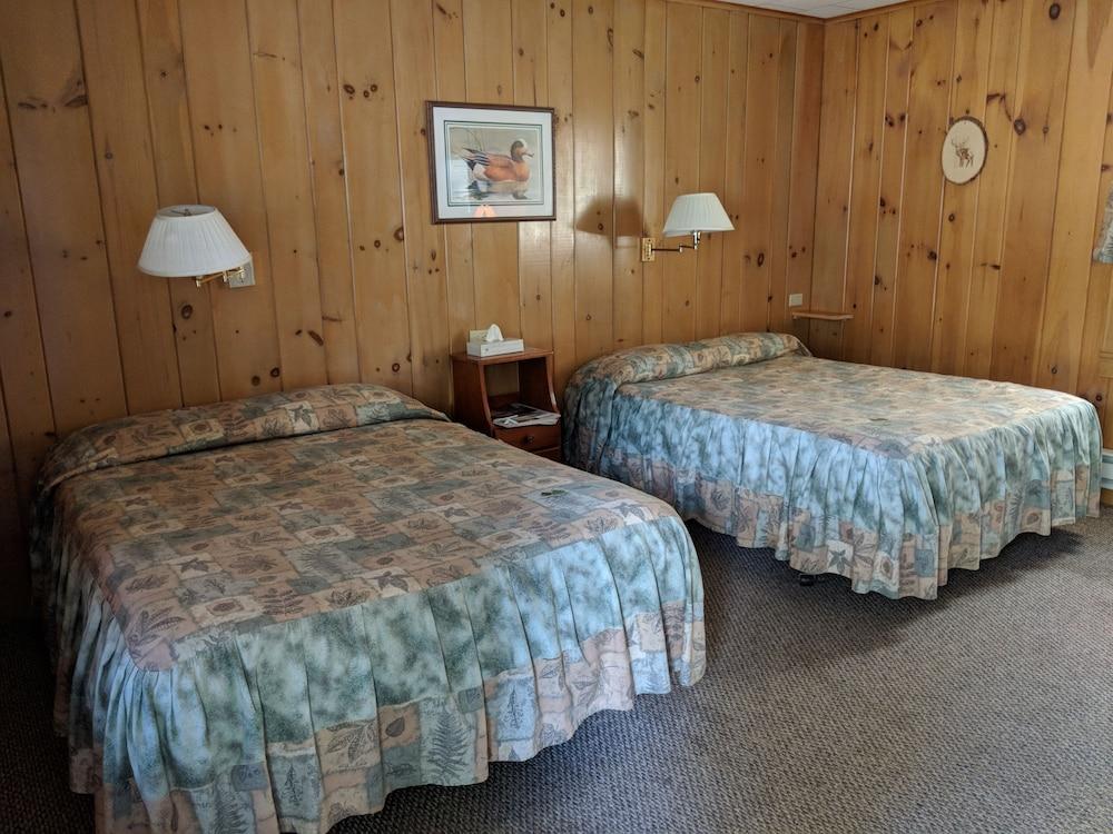 Pine Tree Motel & Cabins photo 40
