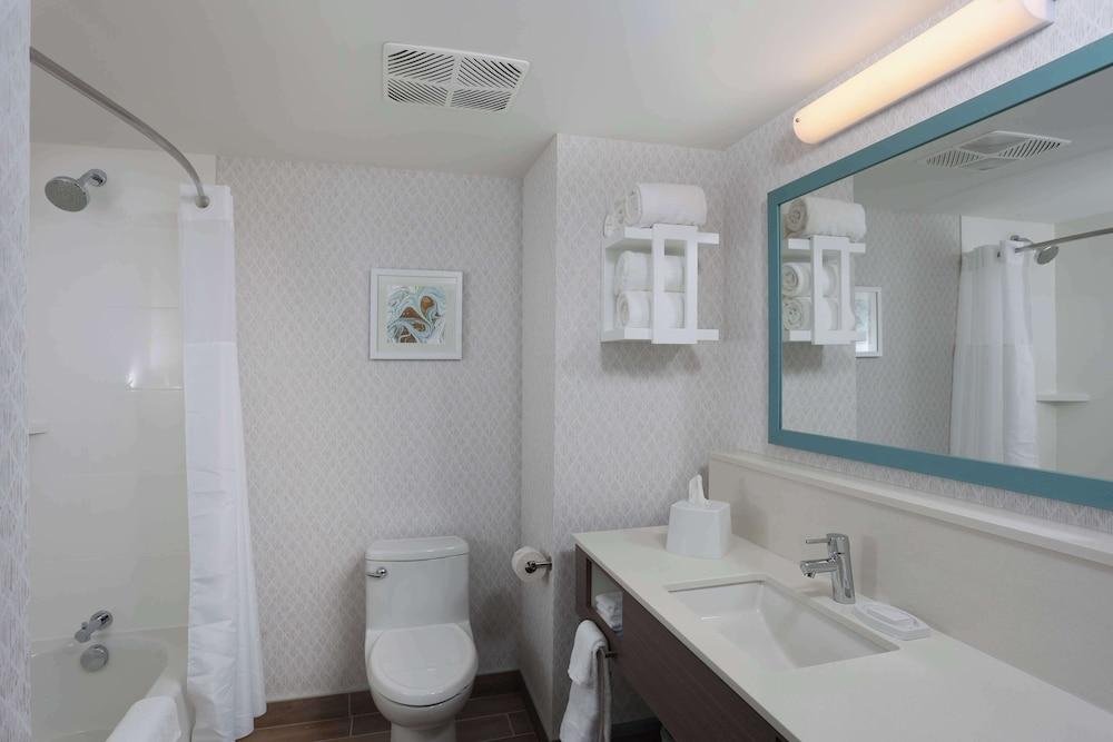Hampton Inn & Suites Manistee Waterfront photo 19