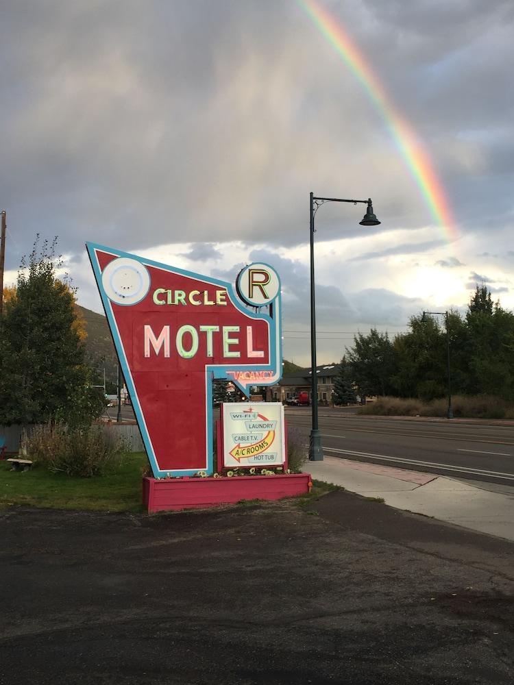 Circle R Motel photo 1