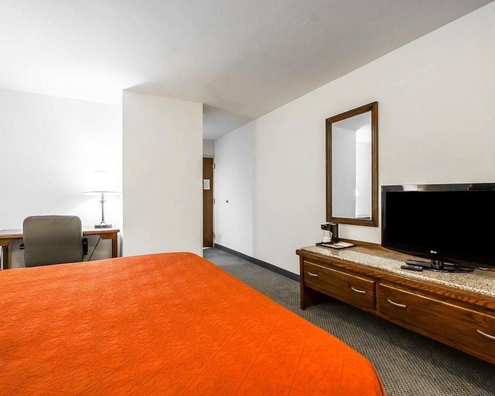 Quality Inn and Suites photo 16