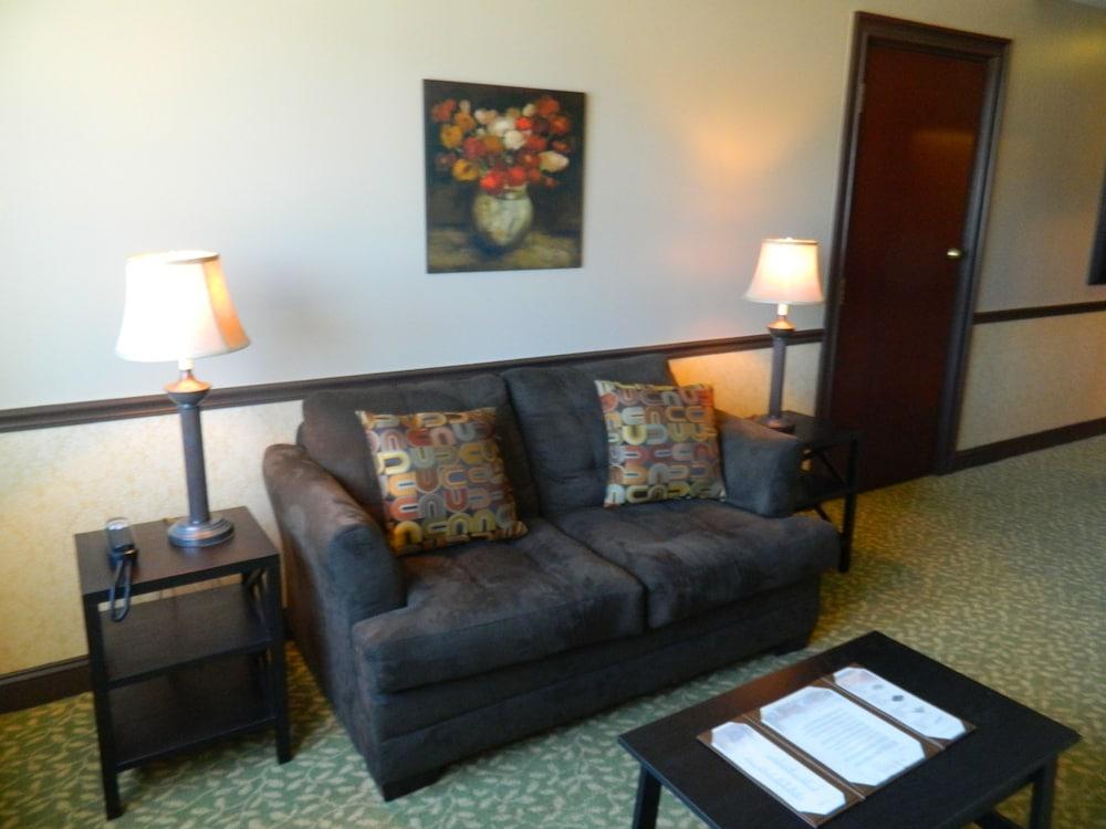 Belvedere Inn photo 31