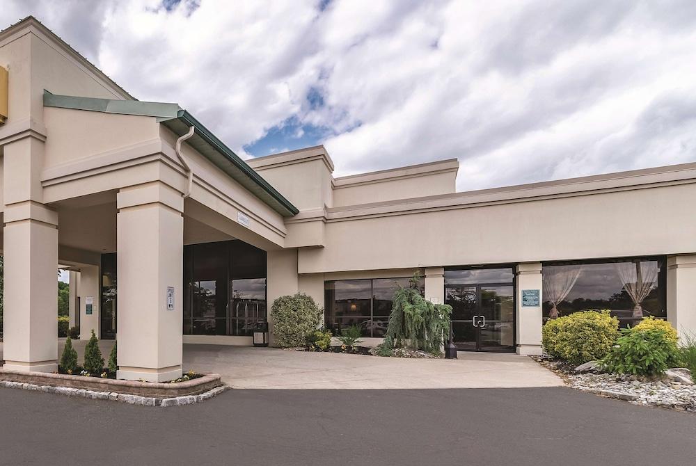 Ramada by Wyndham Fairfield NJ photo 15