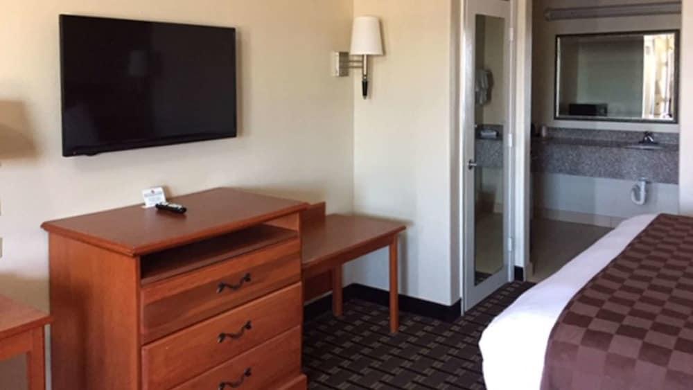 Motel 6 Tyler, TX photo 18