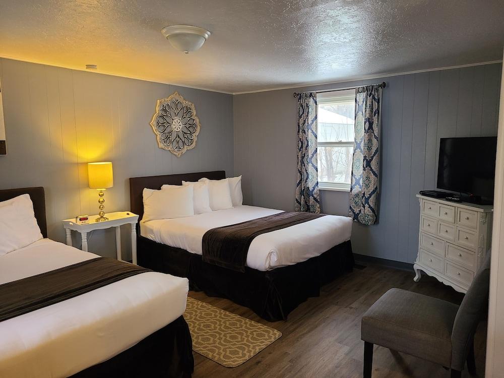 Lamplighter Cabins & Suites photo 22