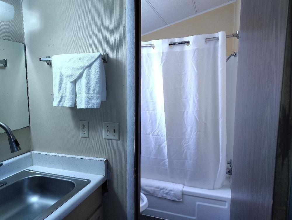 1st Interstate INN photo 7