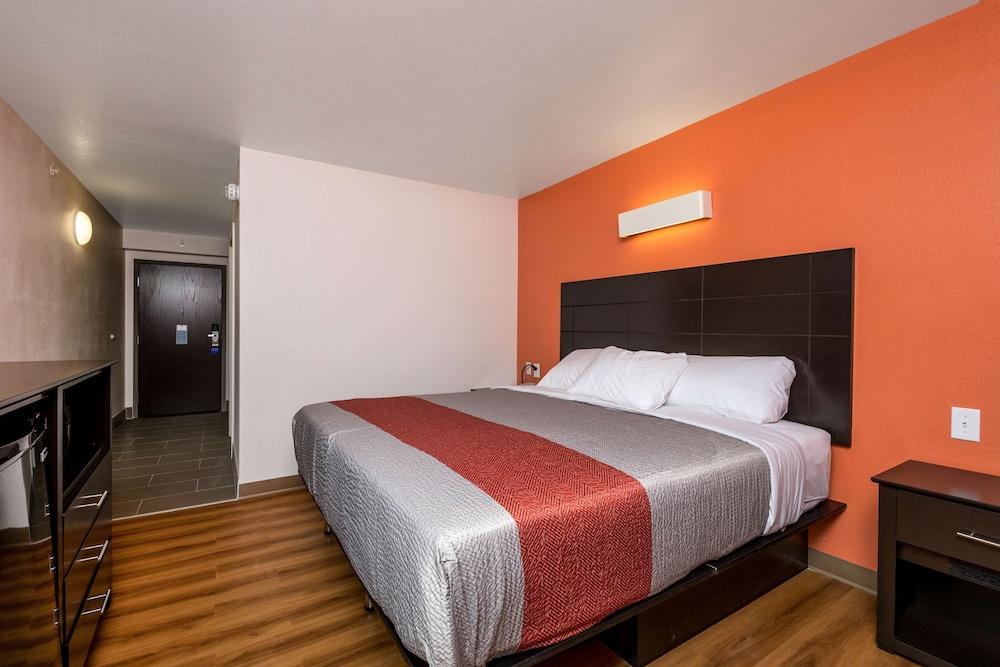 Motel 6 Peoria, IL photo 19