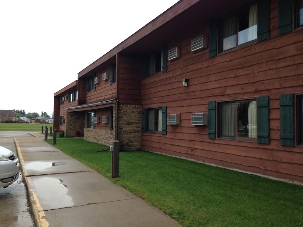 River Bend's Walleye Inn photo 4