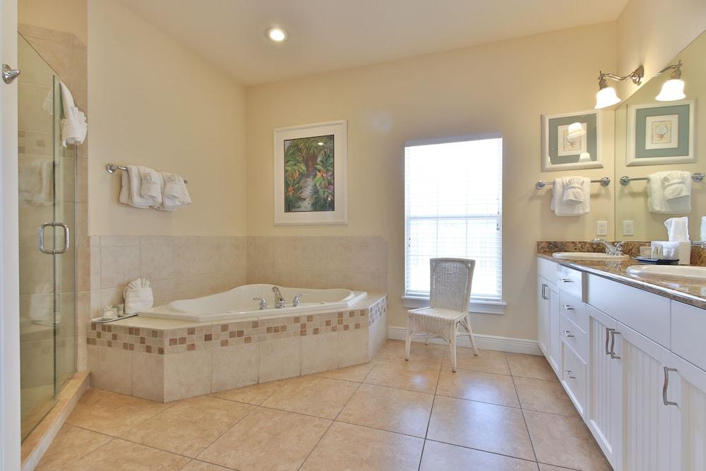 Tortuga Inn Beach Resort photo 8