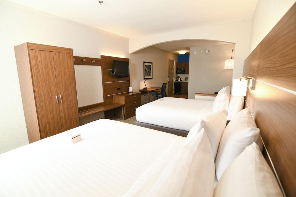 Holiday Inn Express Hotel & Stes Port Clinton-Catawba Island by IHG photo 27