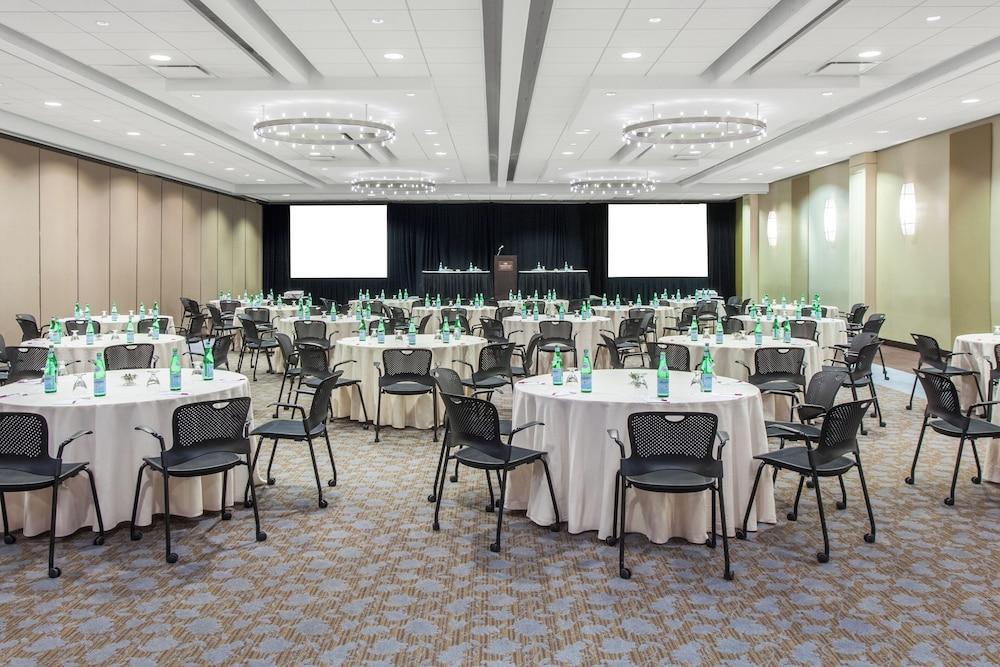Crowne Plaza Chicago Ohare Hotel & Conf Ctr by IHG photo 60