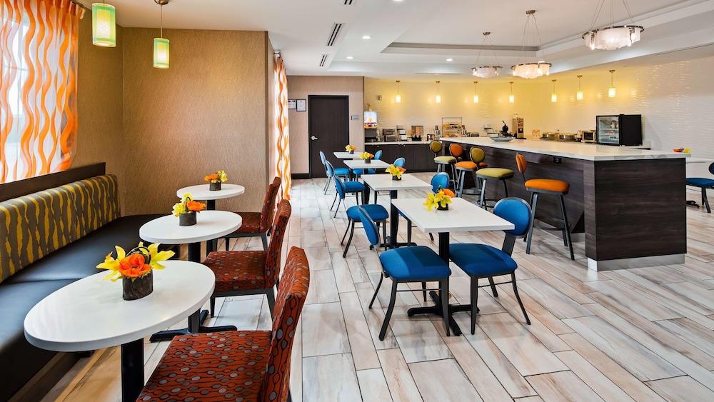 Holiday Inn Express And Suites Pasadena Houston Southeast by IHG photo 15