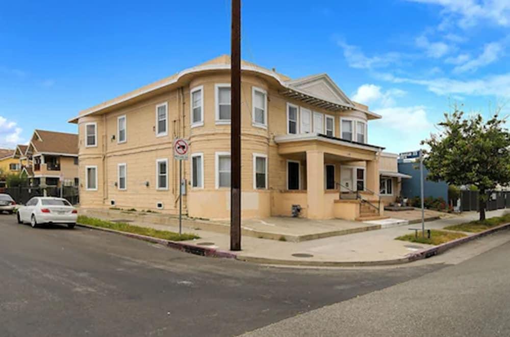 Pads on Pasadena Ave photo 14