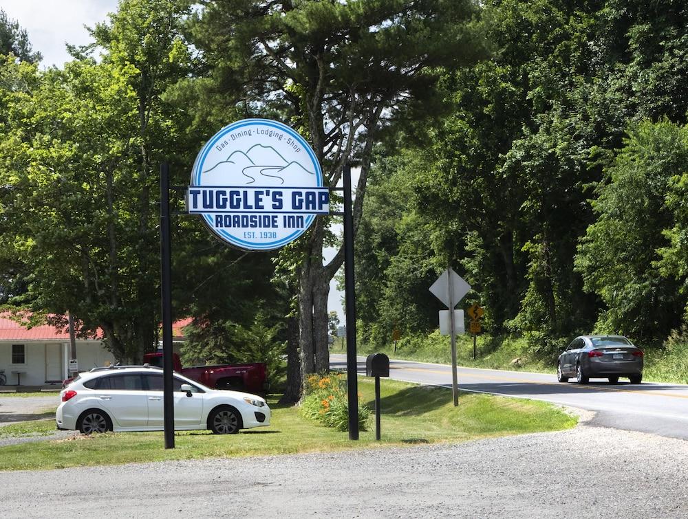 Tuggle's Gap Roadside Inn - Blue Ridge Parkway photo 12