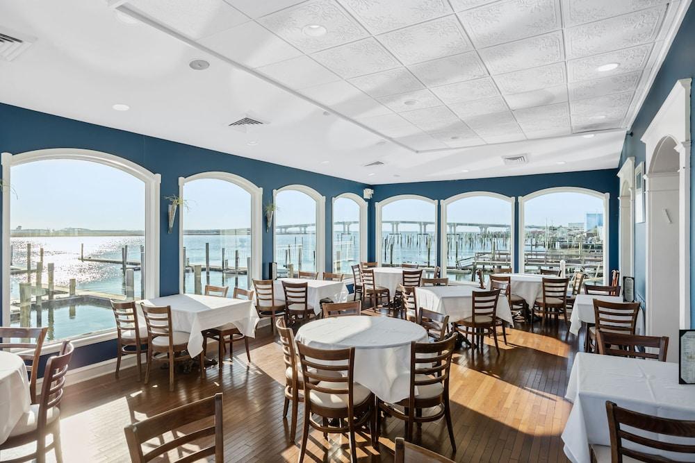 Tavern on the Bay Hotel & Marina photo 31