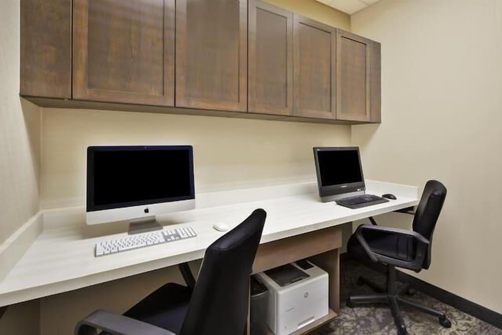 Hampton Inn by Hilton Detroit Dearborn photo 31