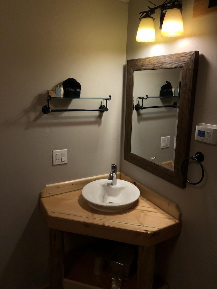 The Historic Madison Hotel Motel photo 60