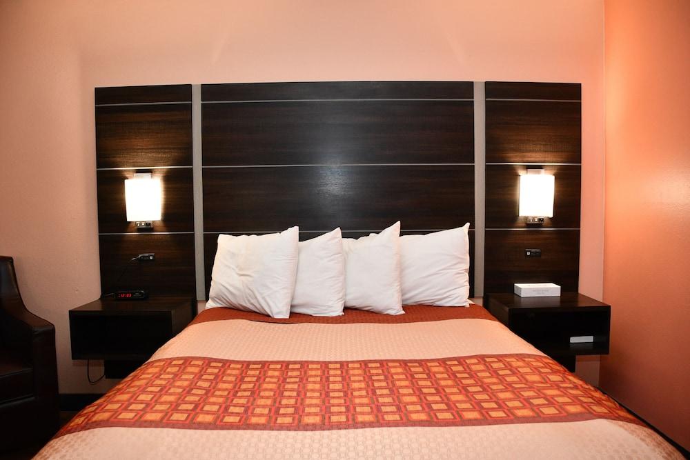 Regency Inn & Suites photo 30