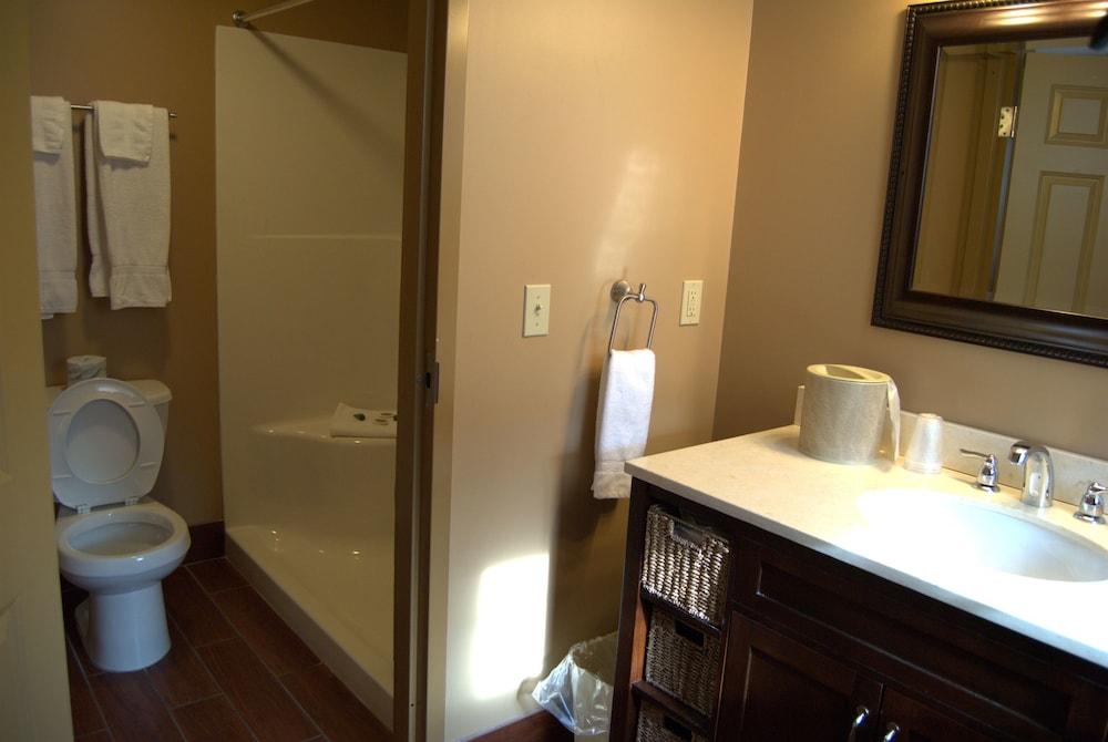 Put in Bay Victory Station Hotel photo 24