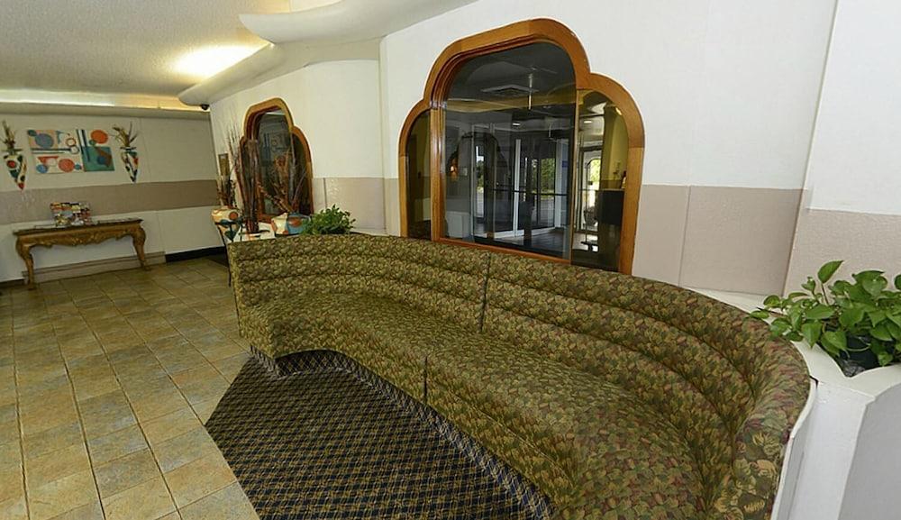 Howard Johnson by Wyndham Benton Harbor/St. Joseph photo 34