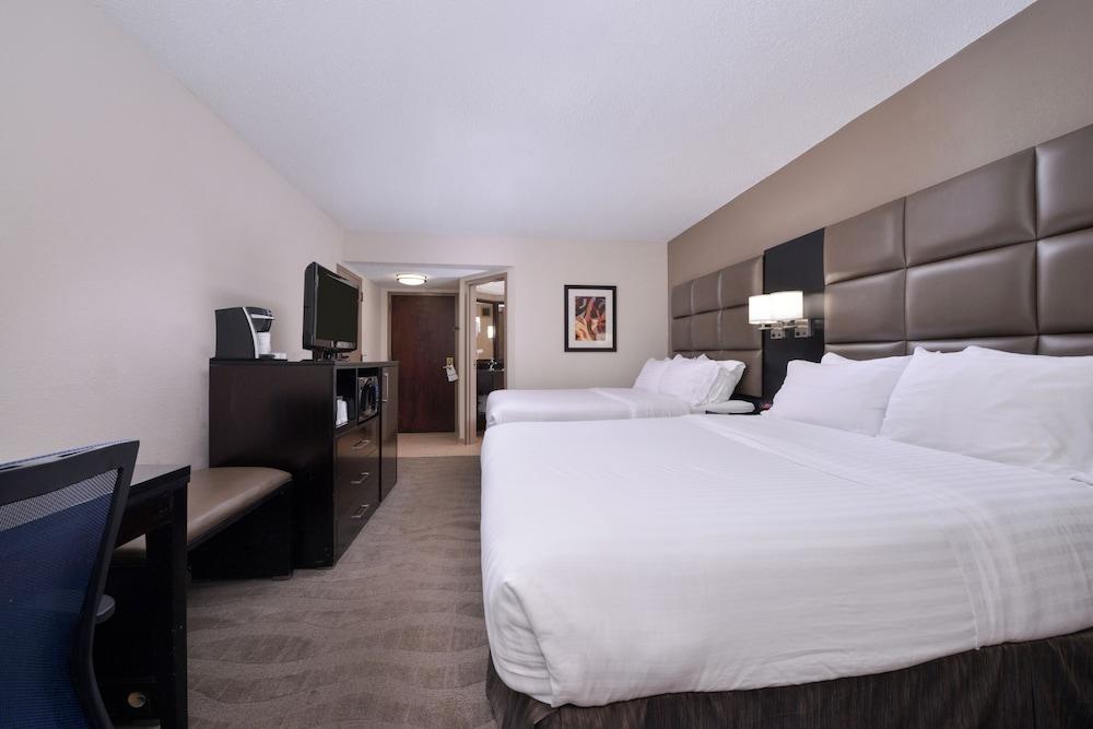 Holiday Inn Express Burlington by IHG photo 3