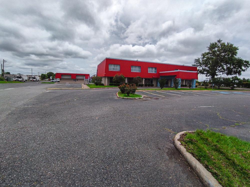 Clover Inn & Suites photo 1