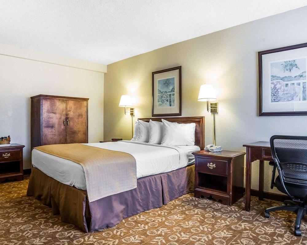 Quality Inn & Suites Minden photo 16