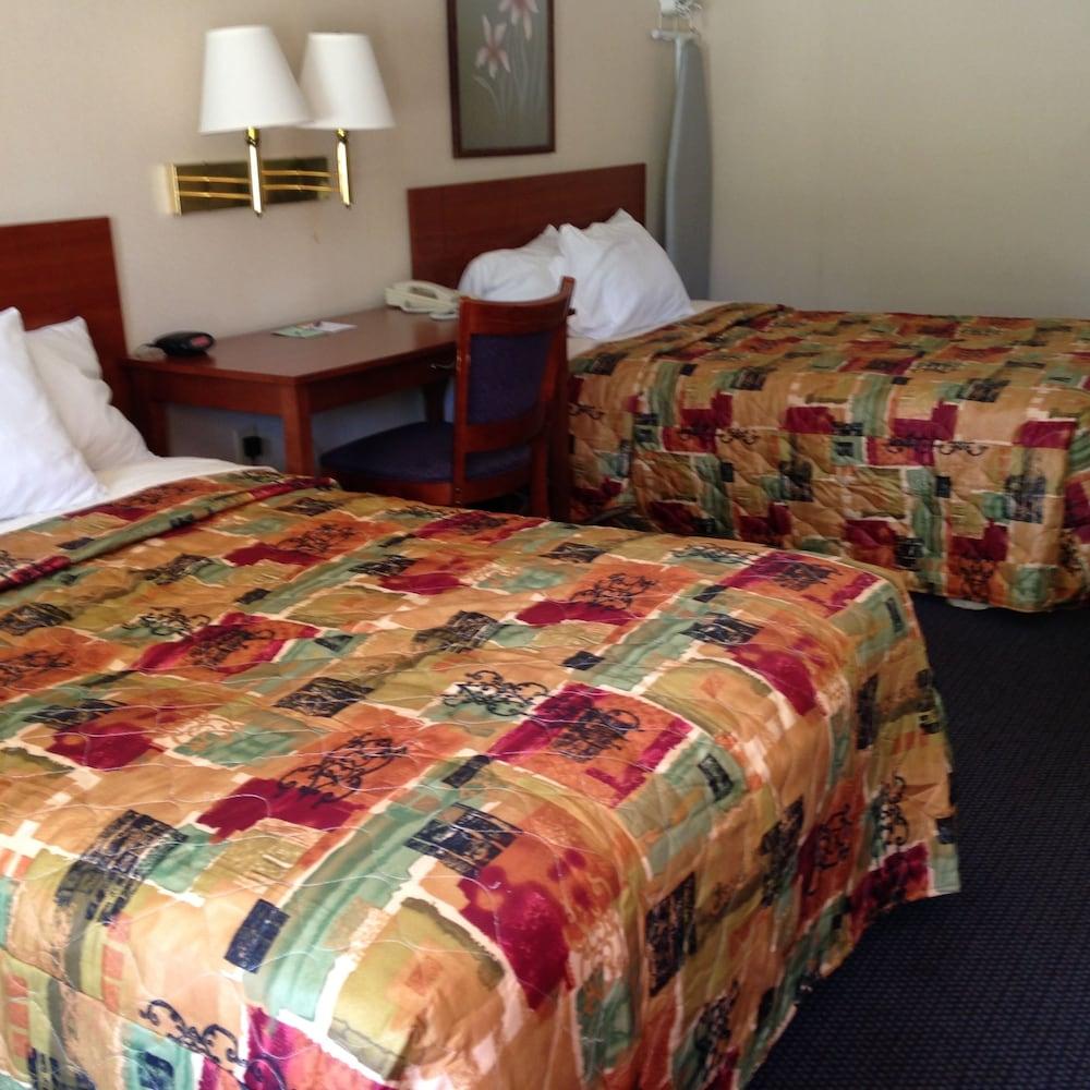 Knights Inn Elizabethtown photo 4