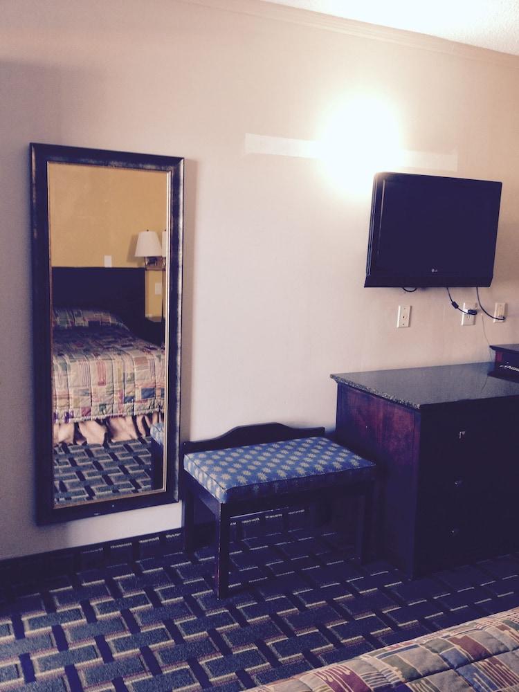 Budget Inn East photo 5