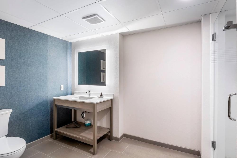 The Harborview on Lake Michigan, Ascend Hotel Collection photo 46