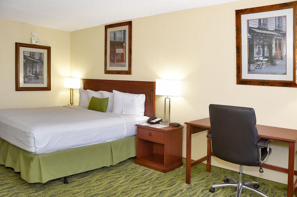 Baymont by Wyndham Orlando East photo 33