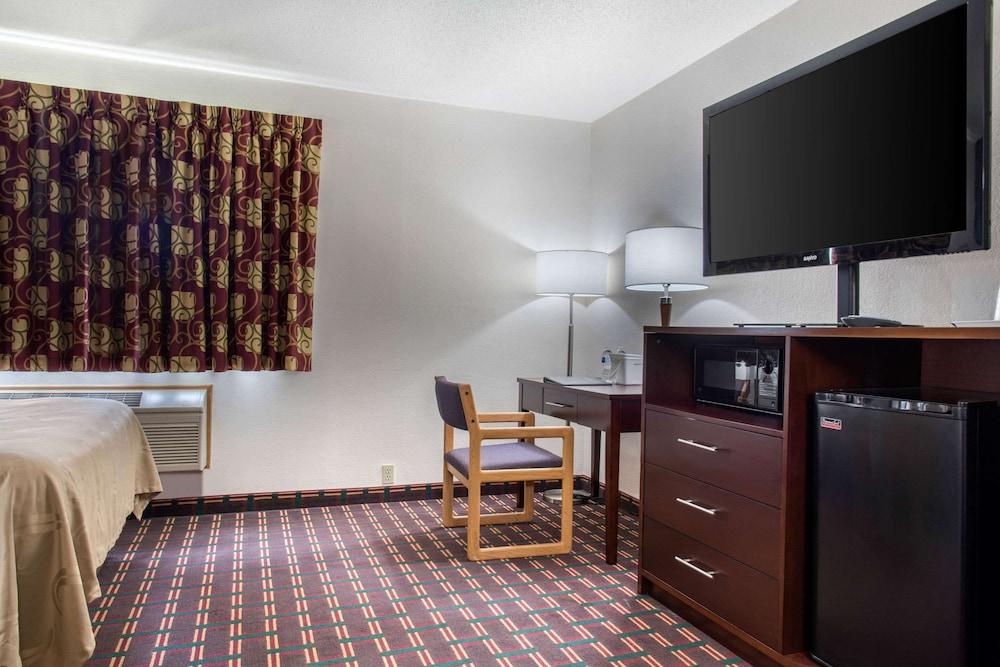 New Prague Inn & Suites photo 43