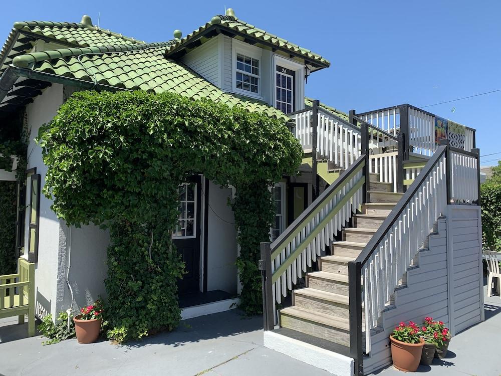 Ocean Manor Inn photo 9