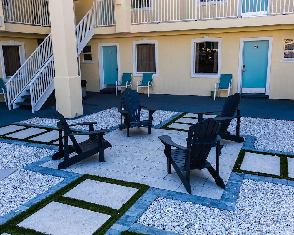 Dunes Inn & Suites photo 16