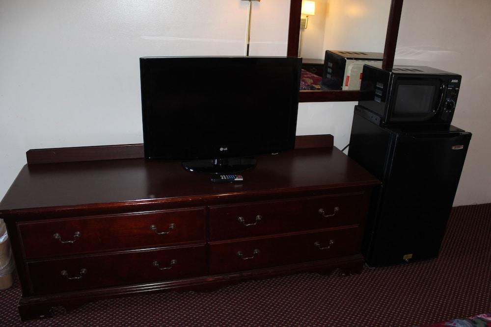 Tourway Inn photo 11