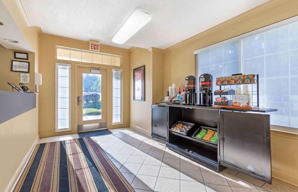 Extended Stay America Suites Washington DC Falls Church photo 27