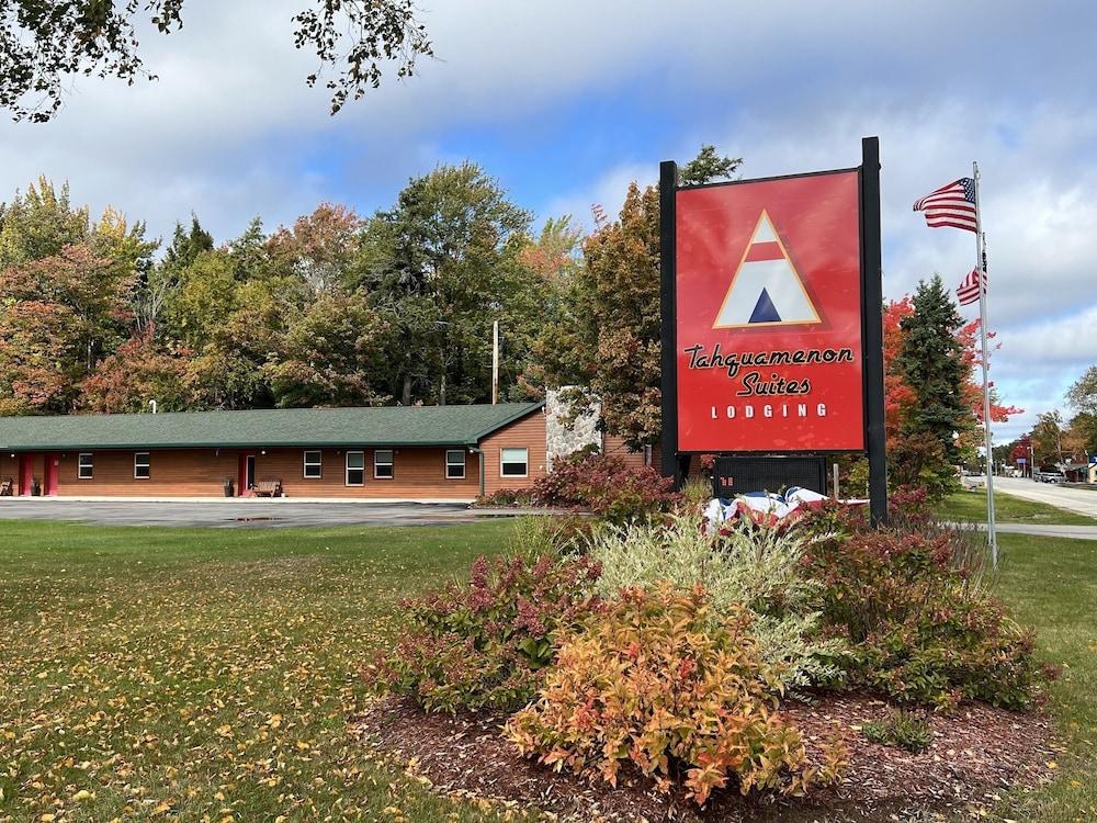 Tahquamenon Suites Lodging photo 1