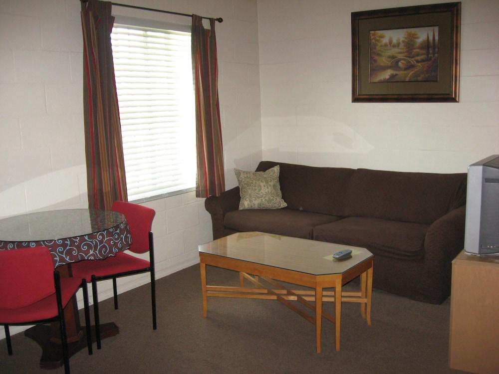 Masters Inn photo 16