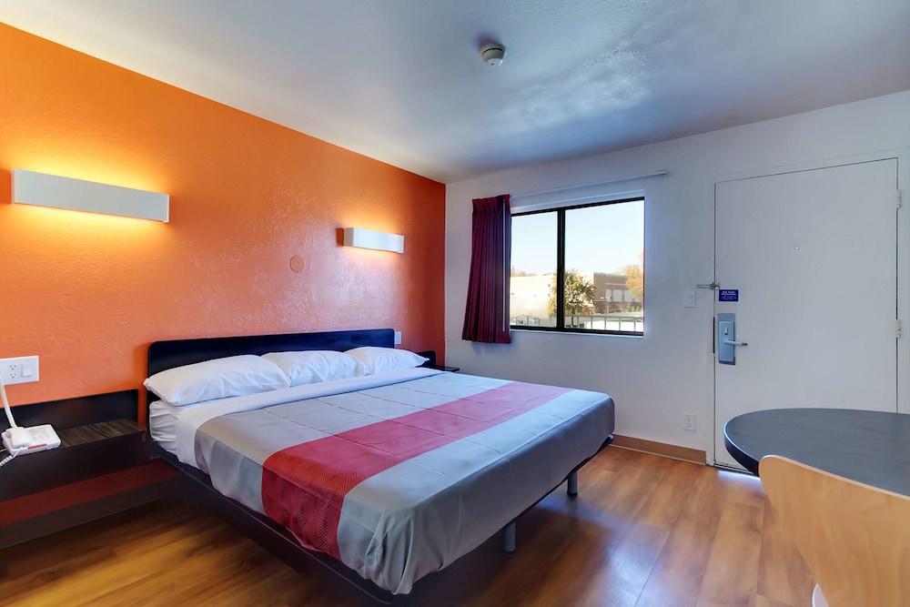 Motel 6 Capitol Heights, MD - Washington photo 14