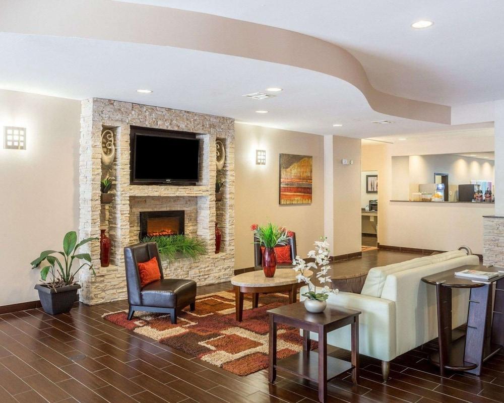 Comfort Suites Mandeville - Covington photo 2