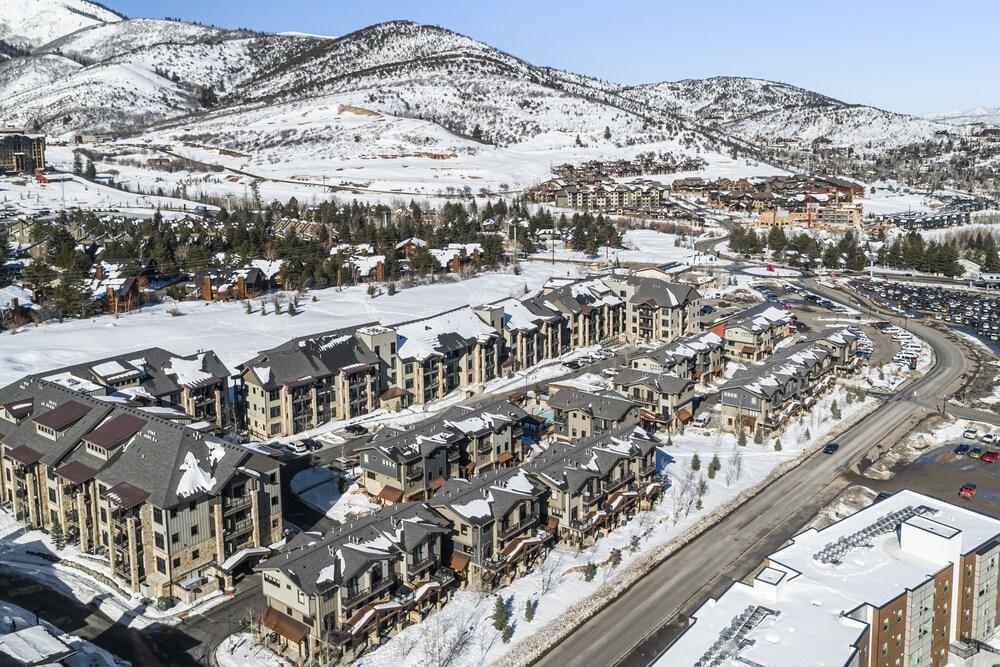 The Residences at Blackstone photo 27