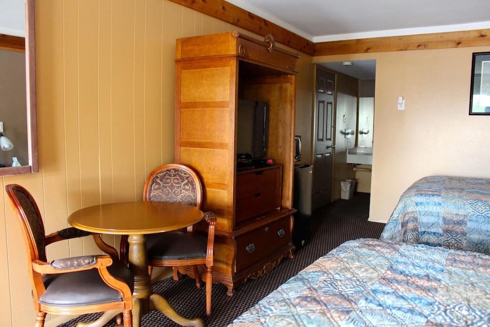 Executive Inn and Suites photo 3